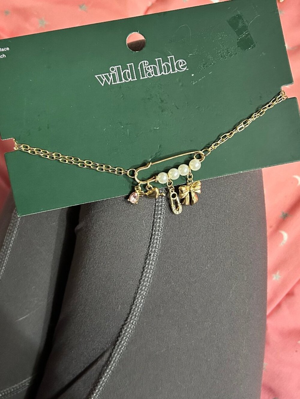 Wild Fable NWT Gold Safety Pin Charm Choker Chain Necklace Faux Pearl Bow